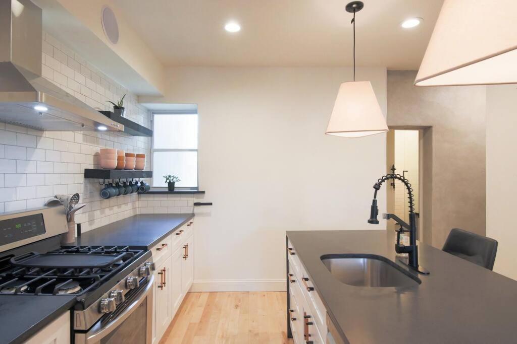 Large 2 Bdr With Deck Hosted By Stayrafa Philadelphia Exterior foto
