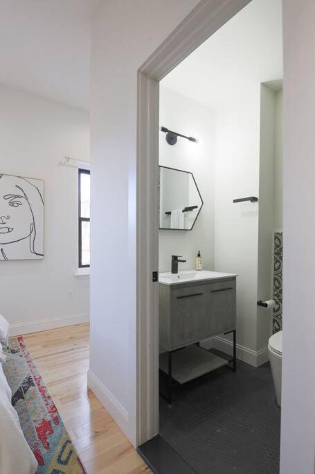 Large 2 Bdr With Deck Hosted By Stayrafa Philadelphia Exterior foto